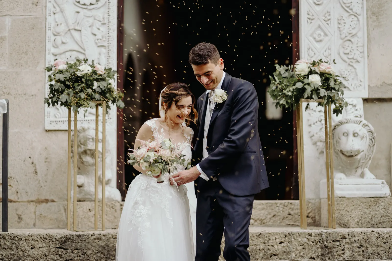 Martina and Daniele leaving the church under a shower of rice