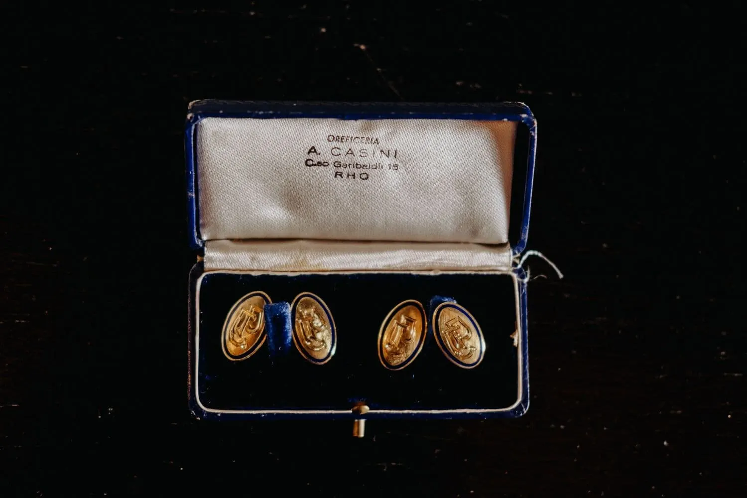 The groom's cufflinks in their vintage case